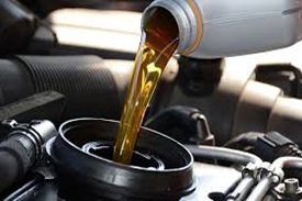 Troca de óleo do motor de um carro